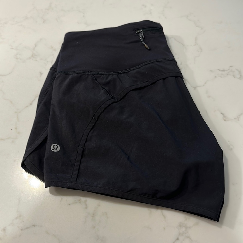 Lululemon Speed Up Mid Rise 4” shorts